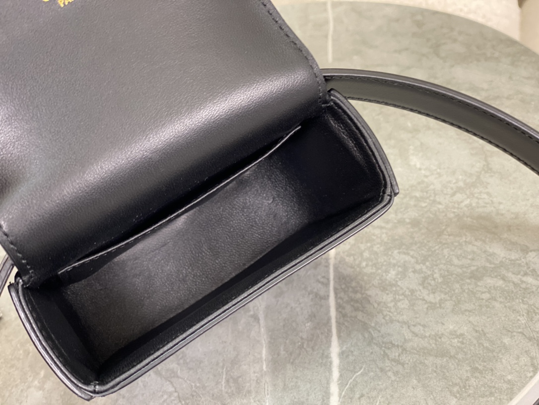 CELINE | TRIOMPHE MINI Full Leather Black Mini Waist Bag