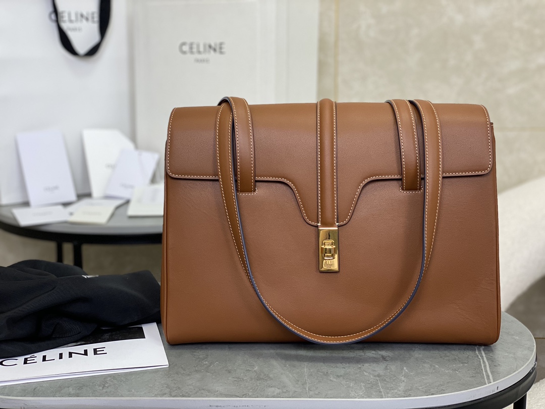 CELINE | SOFT 16 Medium, Smooth Texture Leather