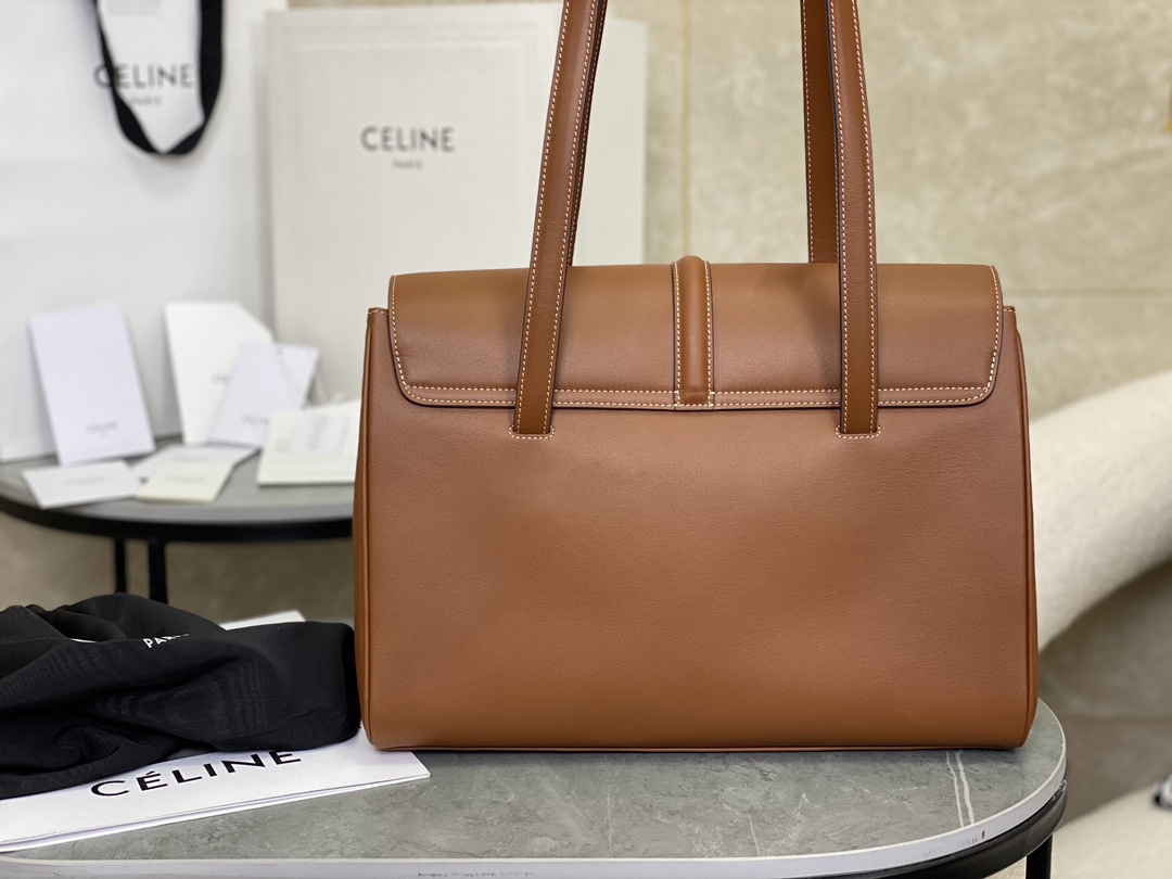 CELINE | SOFT 16 Medium, Smooth Texture Leather