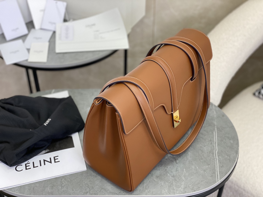 CELINE | SOFT 16 Medium, Smooth Texture Leather