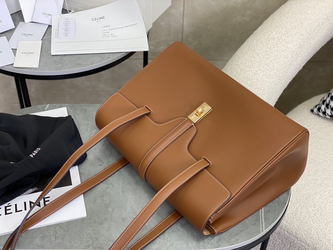 CELINE | SOFT 16 Medium, Smooth Texture Leather