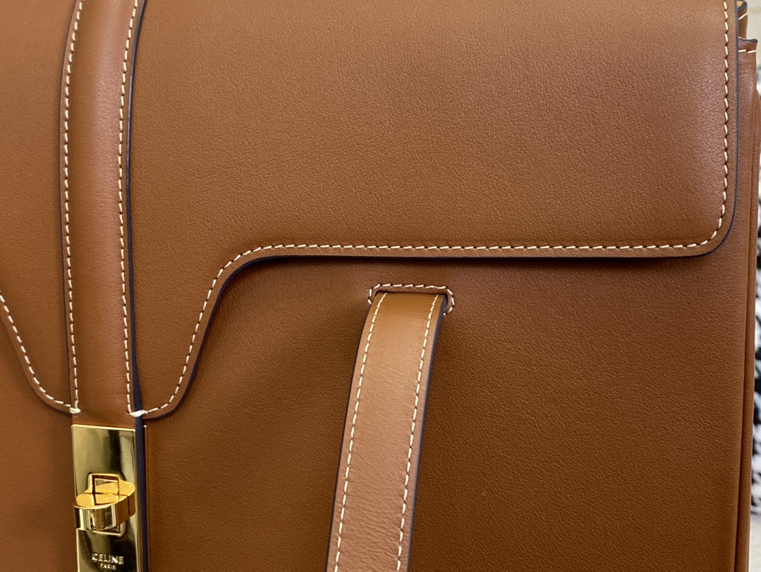 CELINE | SOFT 16 Medium, Smooth Texture Leather