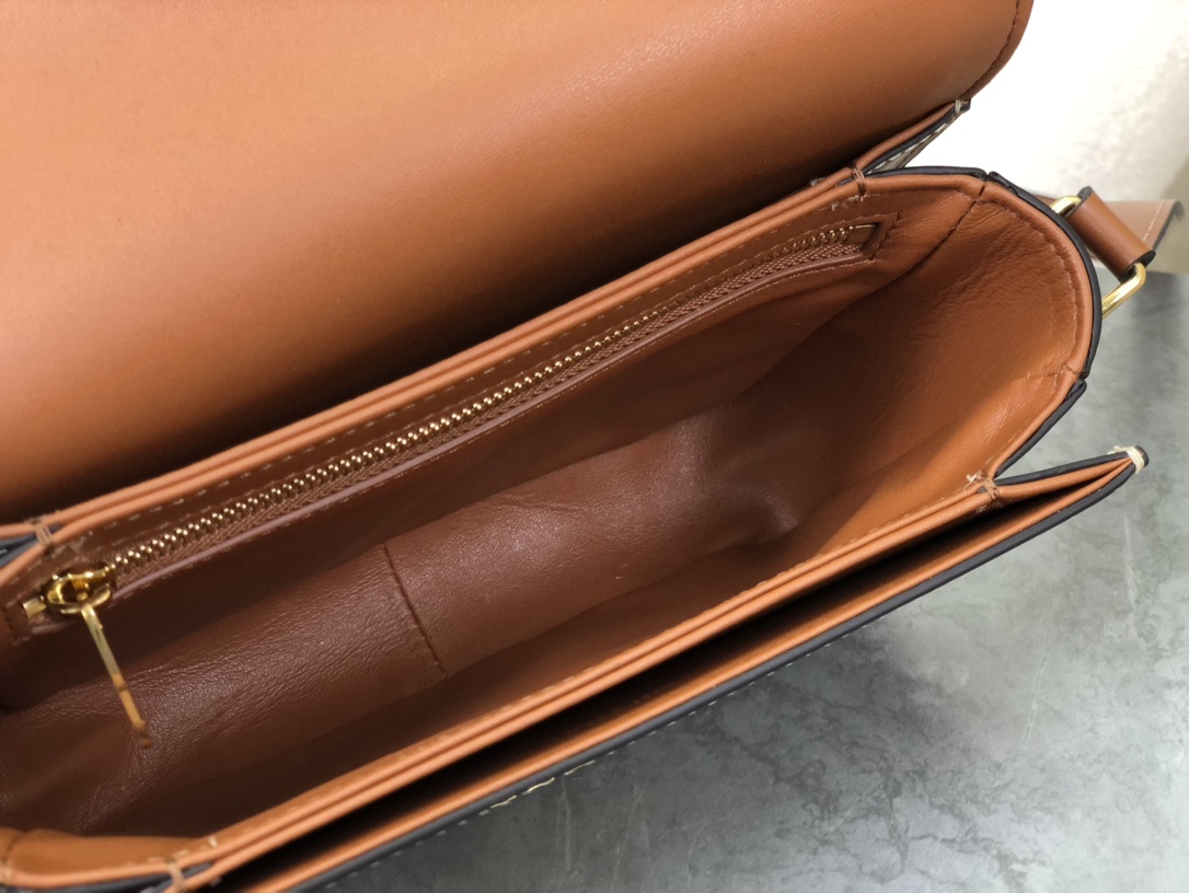 CELINE | Triomphe Box Vintage Toiletry Bag