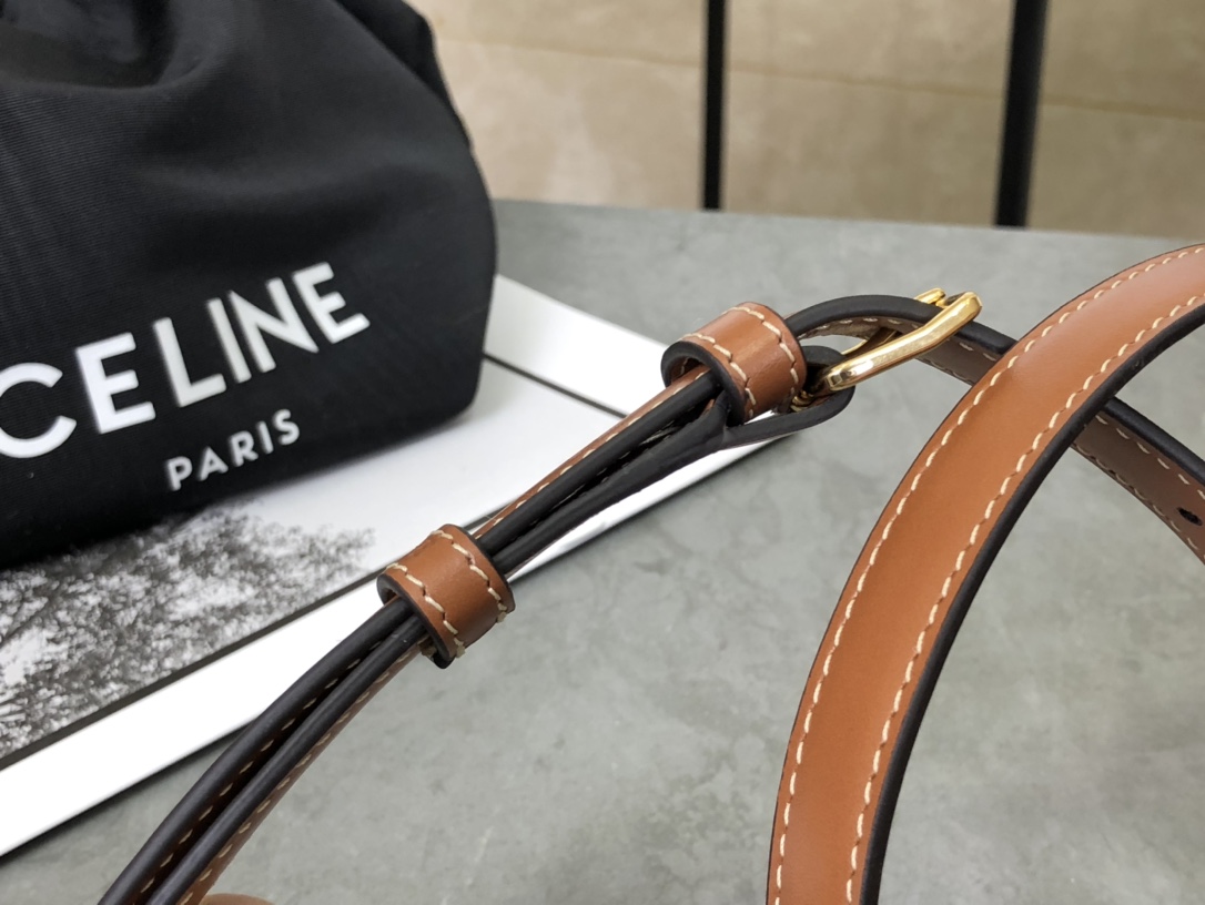 CELINE | Triomphe Box Vintage Toiletry Bag