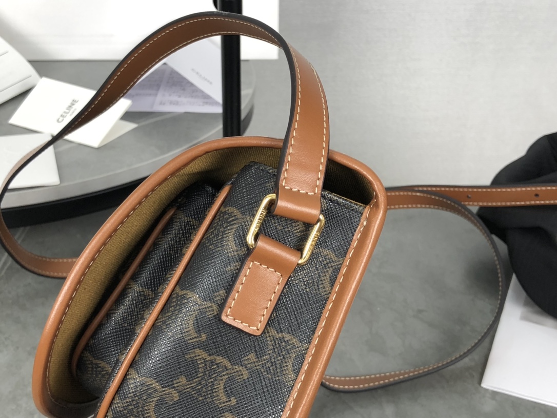 CELINE | FOLCO TRIOMPHE Saddle Bag  