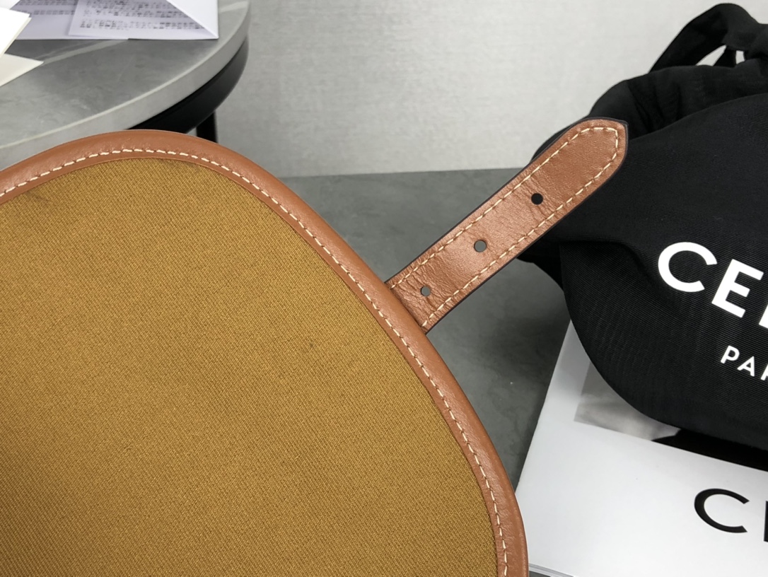 CELINE | FOLCO TRIOMPHE Saddle Bag  