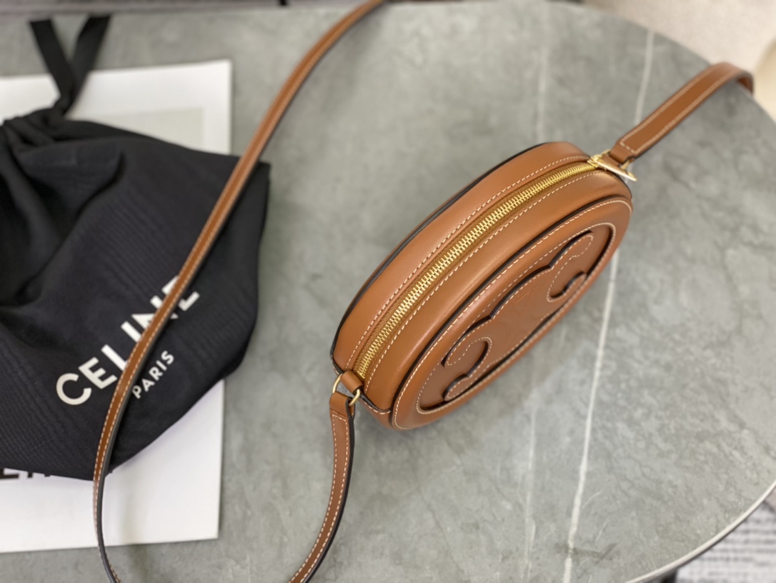 CELINE | [22 New Version] Small Mooncake Bag  