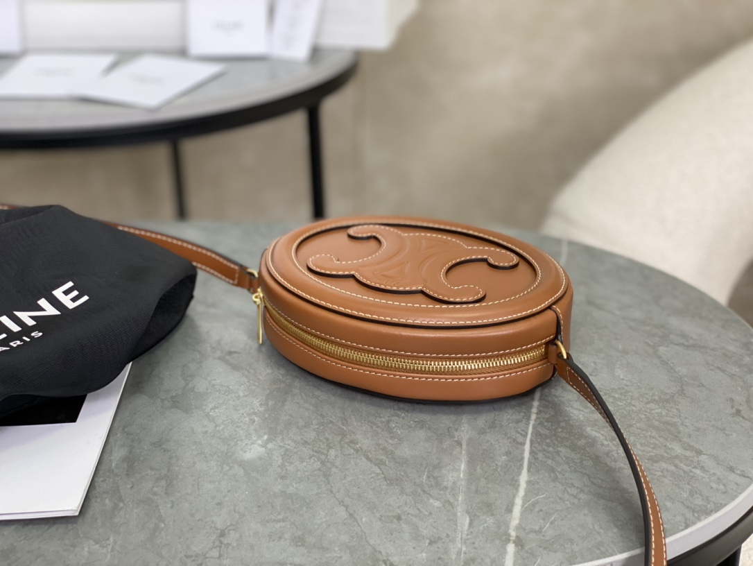 CELINE | [22 New Version] Small Mooncake Bag  