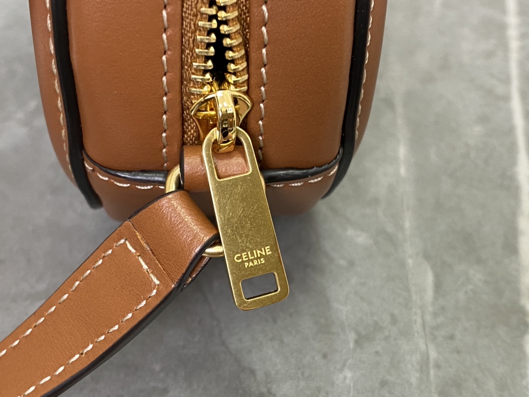 CELINE | [22 New Version] Small Mooncake Bag  