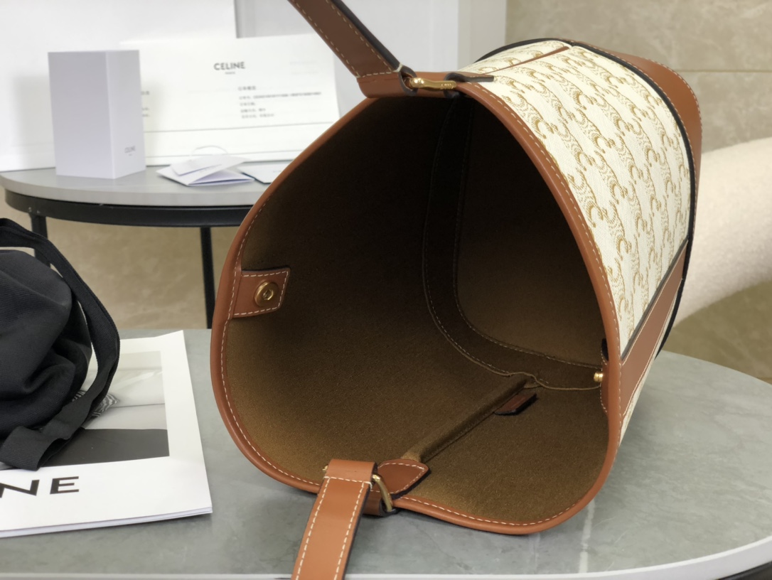 CELINE | Triomphe Small Bucket Bag  