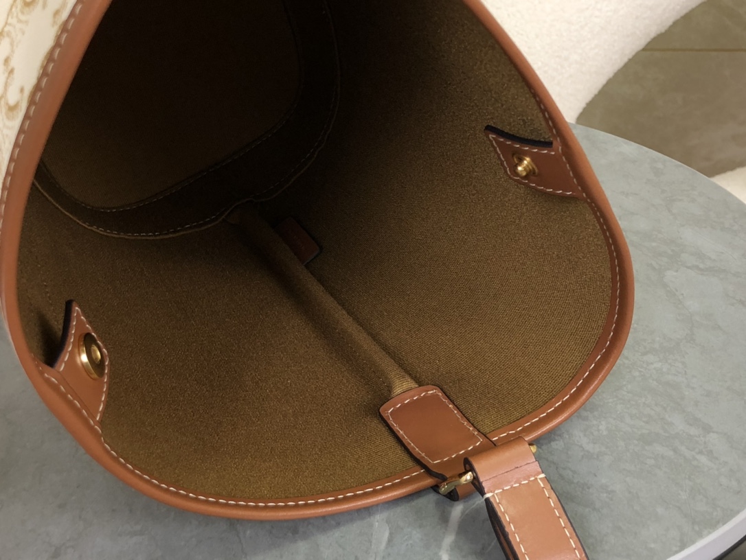 CELINE | Triomphe Small Bucket Bag  