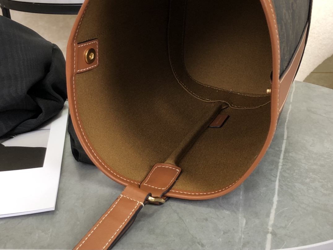 CELINE | Triomphe Small Bucket Bag  