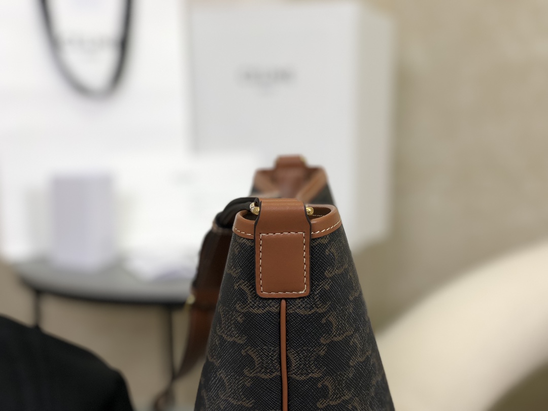 CELINE | Triomphe Small Bucket Bag  