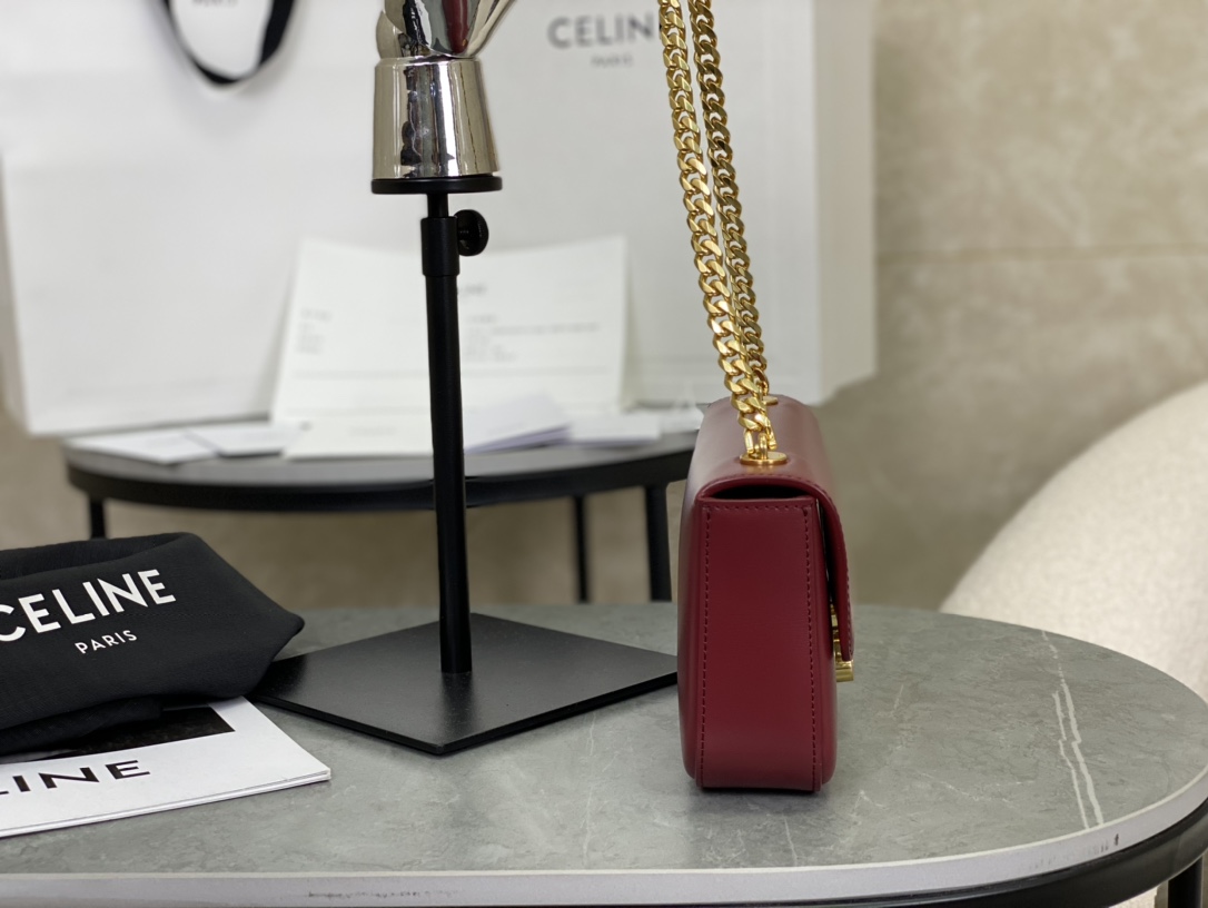 CELINE Triomphe Chain Shoulder Bag  