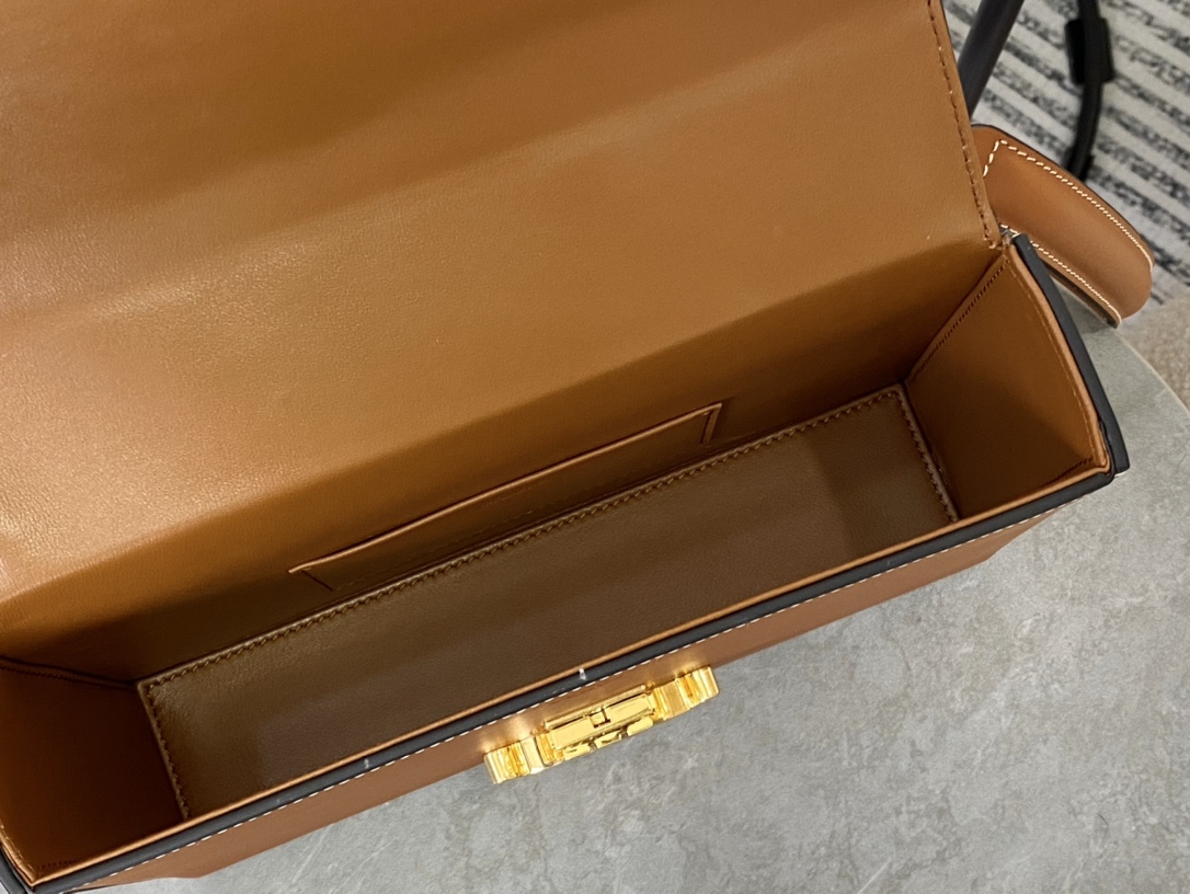 Celine | Triomphe Box Bag  