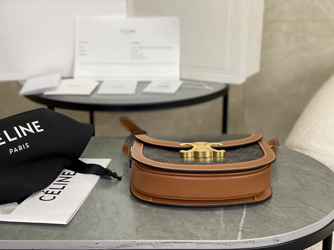 Celine | New Triomphe Saddle Bag  