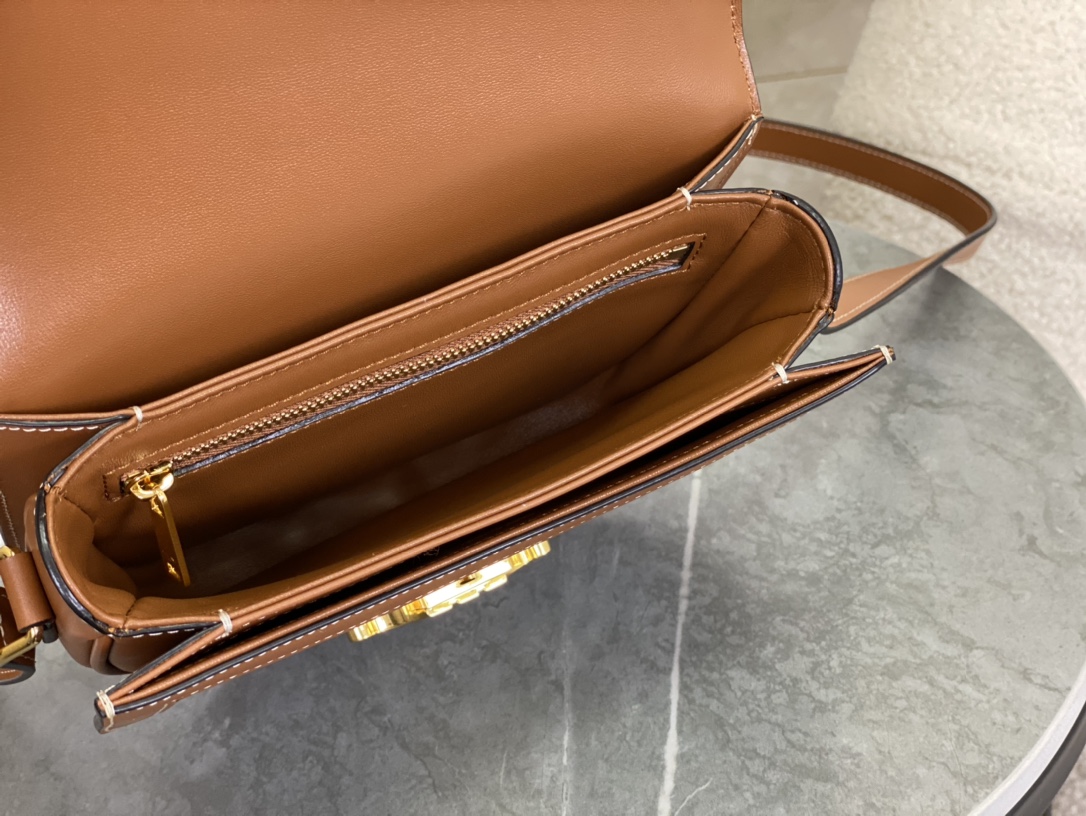 Celine | New Triomphe Saddle Bag  