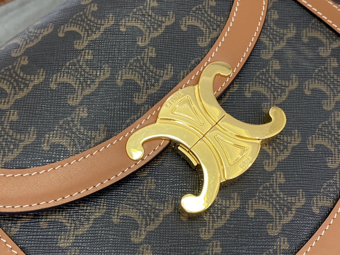 Celine | New Triomphe Saddle Bag  