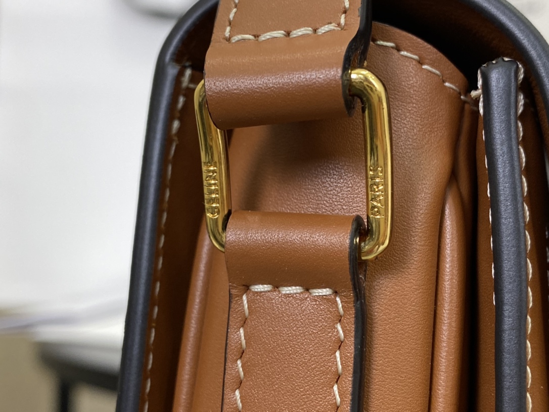 Celine | New Triomphe Saddle Bag  