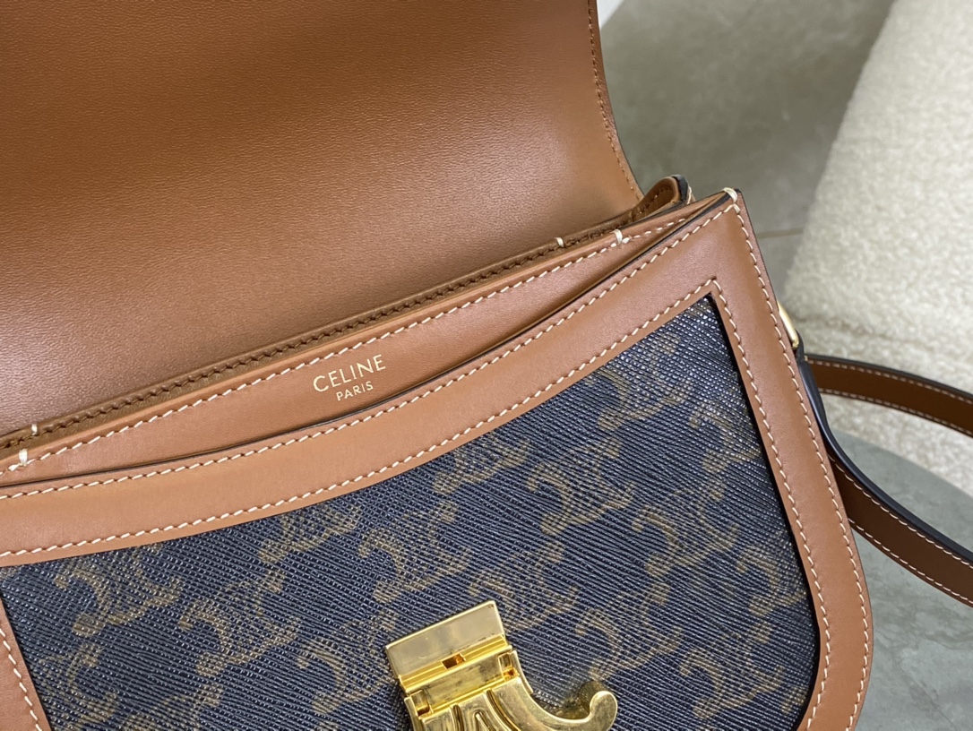 Celine | New Triomphe Saddle Bag  