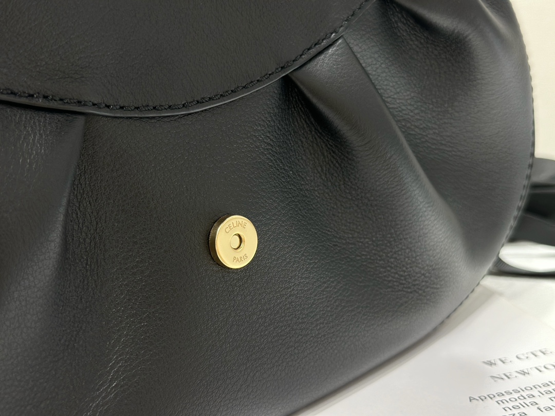 Polly Medium Soft Leather Handbag, made of cowhide leather with sheepskin lining