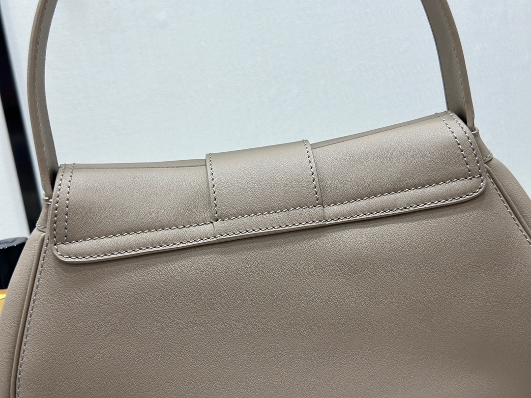 Polly Medium Soft Leather Handbag, made of cowhide leather with sheepskin lining