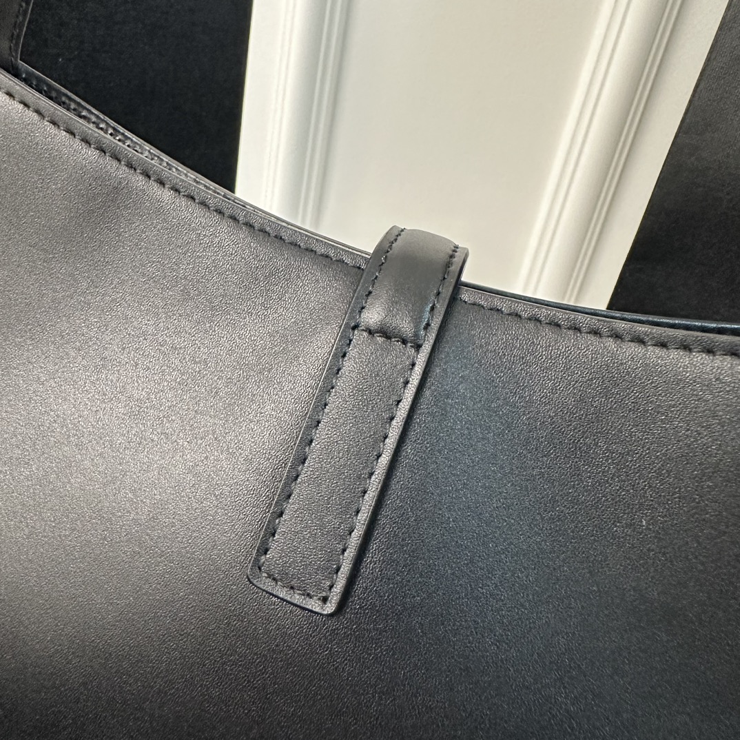 YSL LE 5 À 7 Underarm Bag  