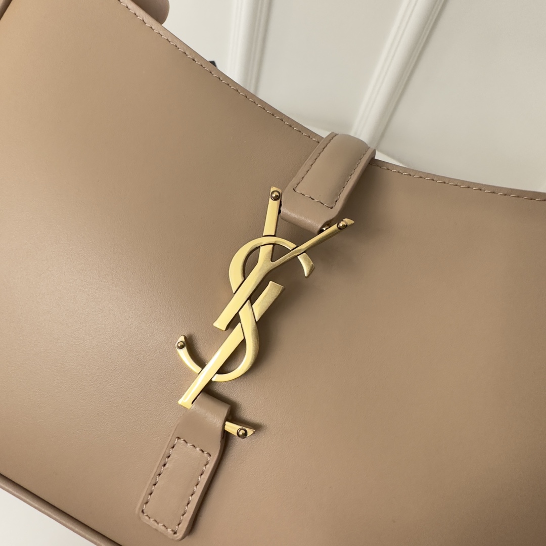 YSL LE 5 À 7 Underarm Bag 24.5cm  