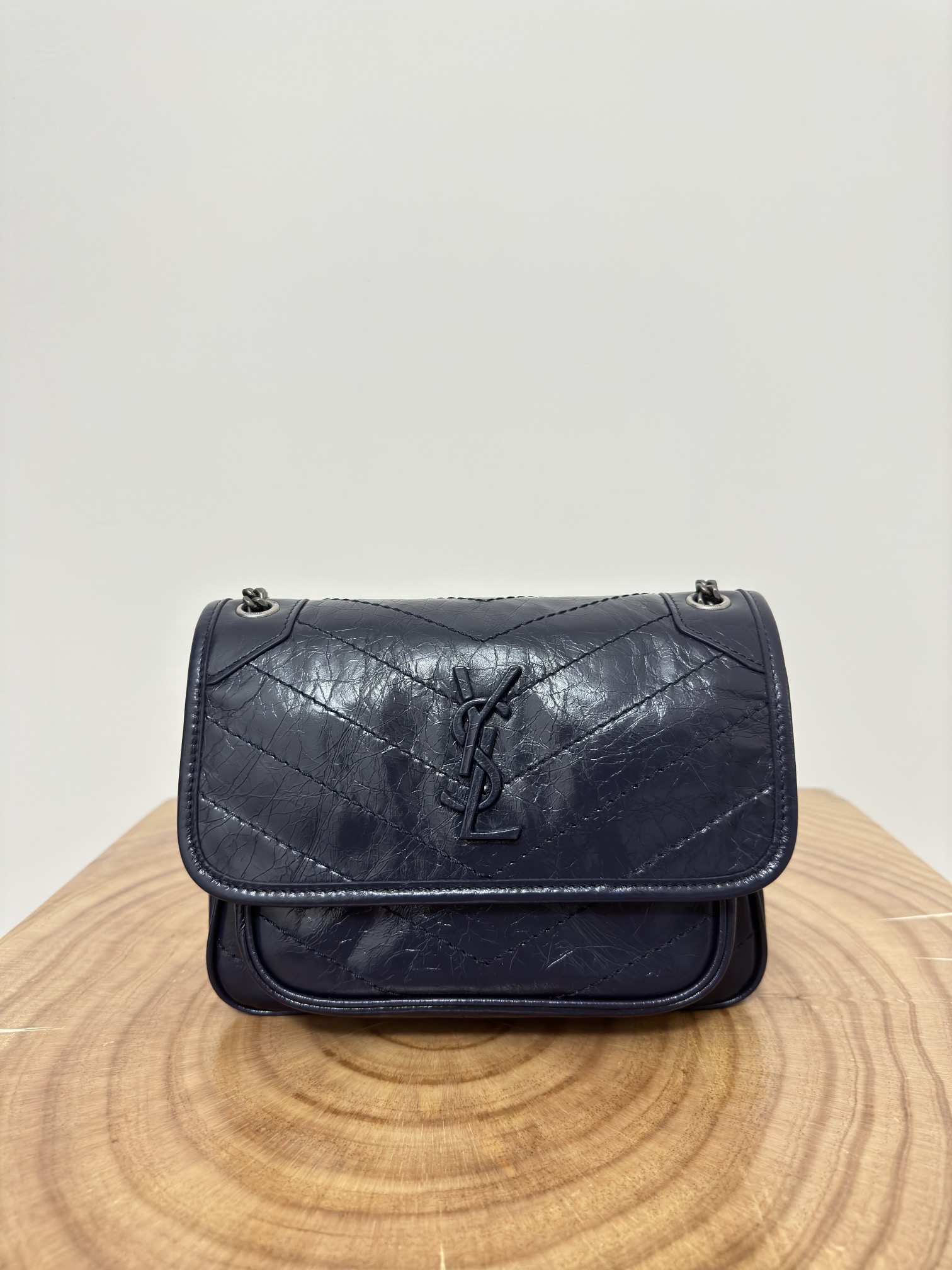 Niki 22cm Commuter Bag, wrinkled oil-waxed cowhide,  semi-matte crease effect