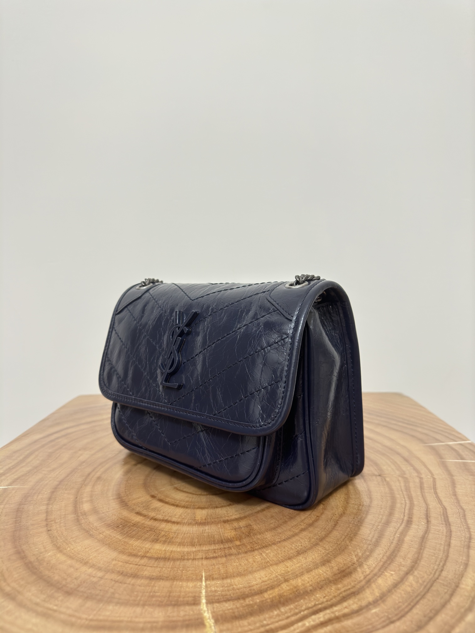 Niki 22cm Commuter Bag, wrinkled oil-waxed cowhide,  semi-matte crease effect