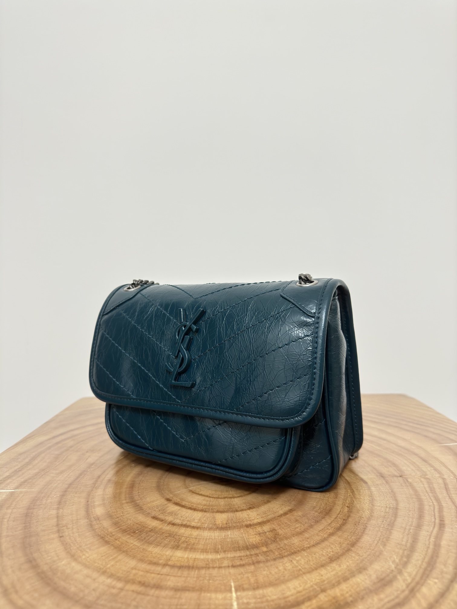 Niki 22cm Commuter Bag, wrinkled oil-waxed cowhide,  semi-matte crease effect