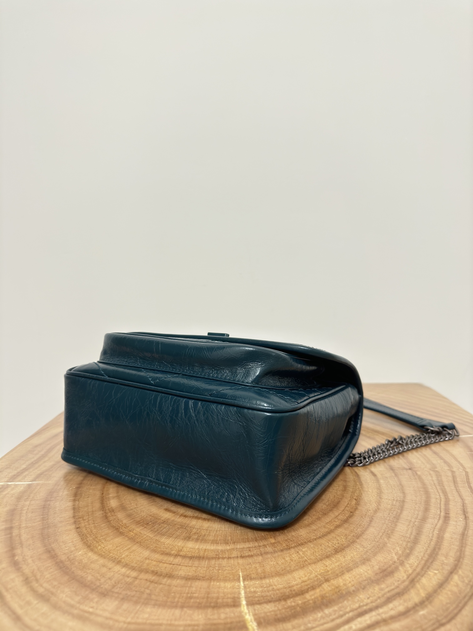 Niki 22cm Commuter Bag, wrinkled oil-waxed cowhide,  semi-matte crease effect