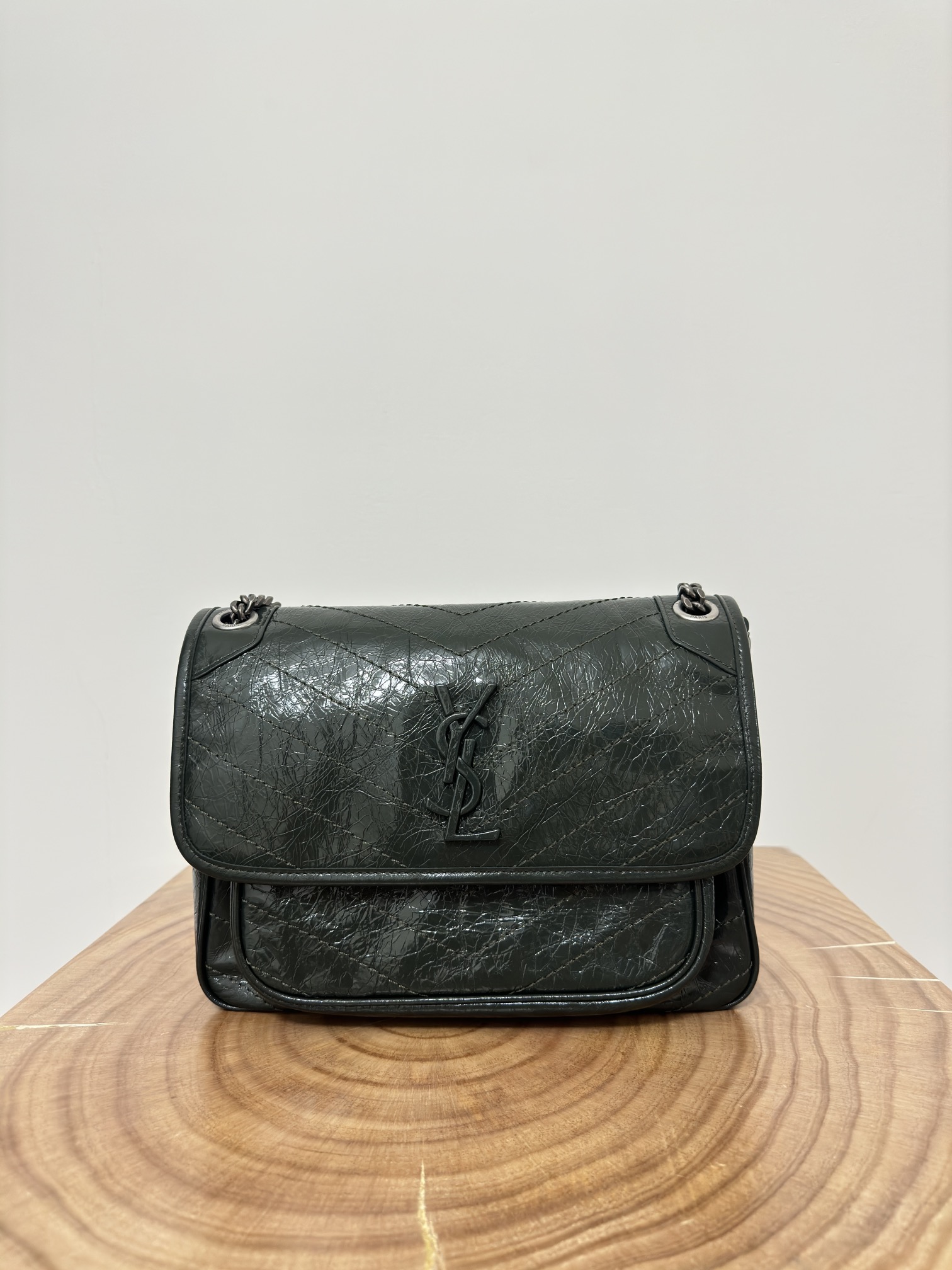 Niki 22cm Commuter Bag, wrinkled oil-waxed cowhide,  semi-matte crease effect