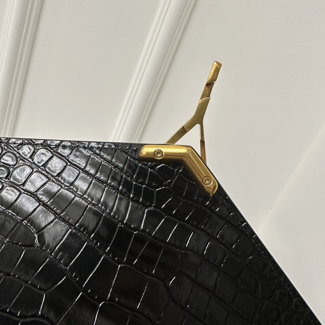 Small YSL Cassandra Handbag!