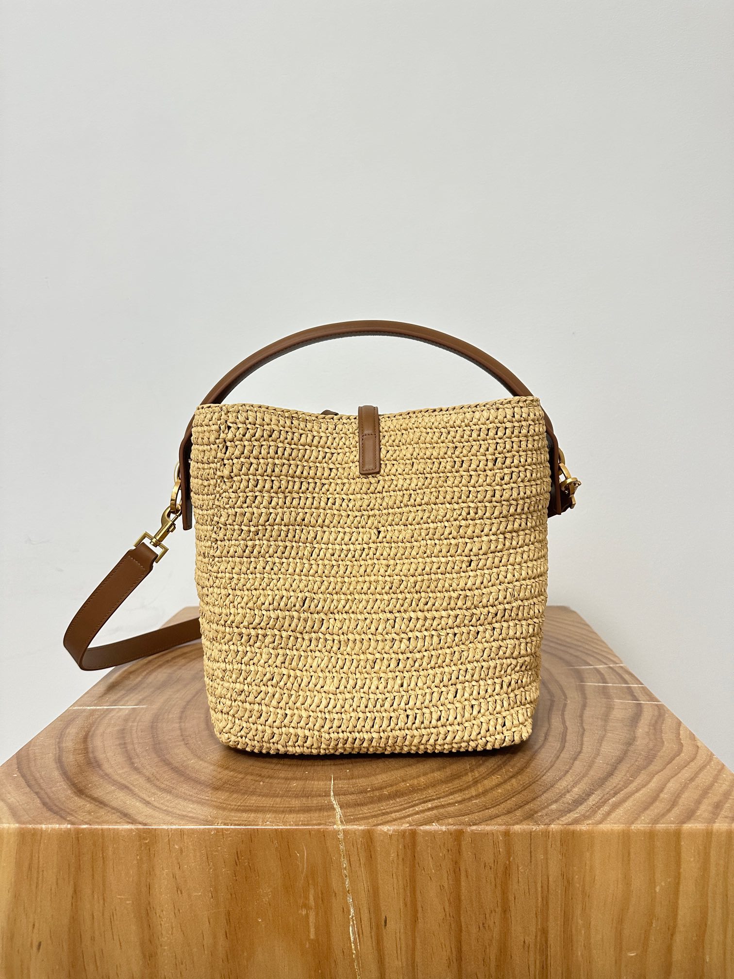 Hobo Raffia Straw Bucket Bag