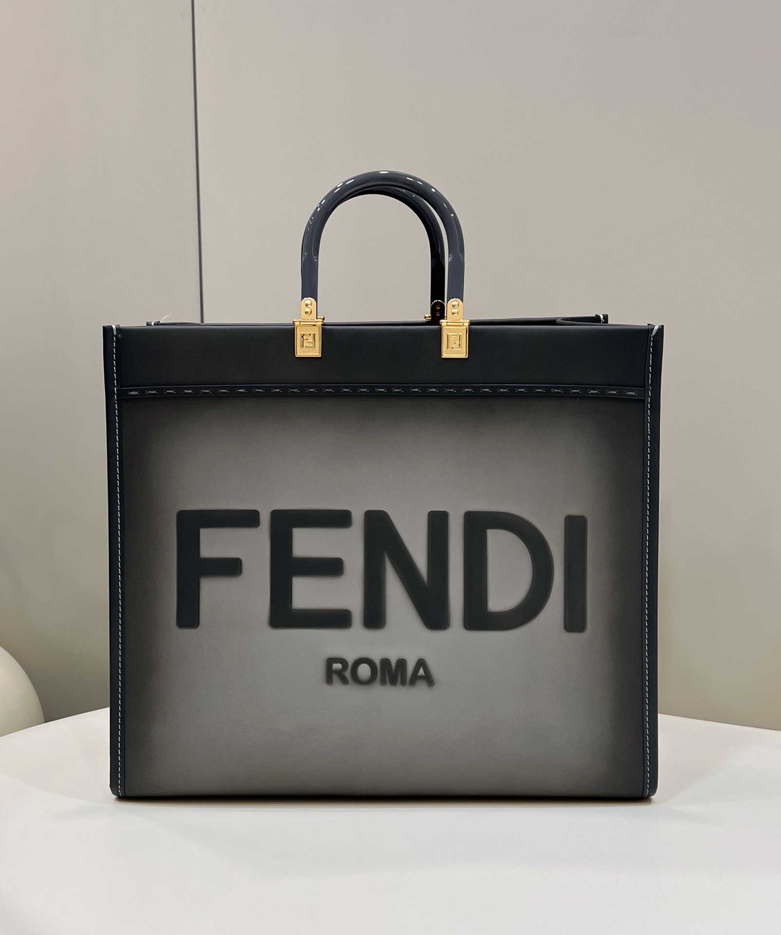 Fendi Peekaboo-Tote Calfskin Handcrafted with Acrylic Handle and Full Steel Hardware Model no: 80009L