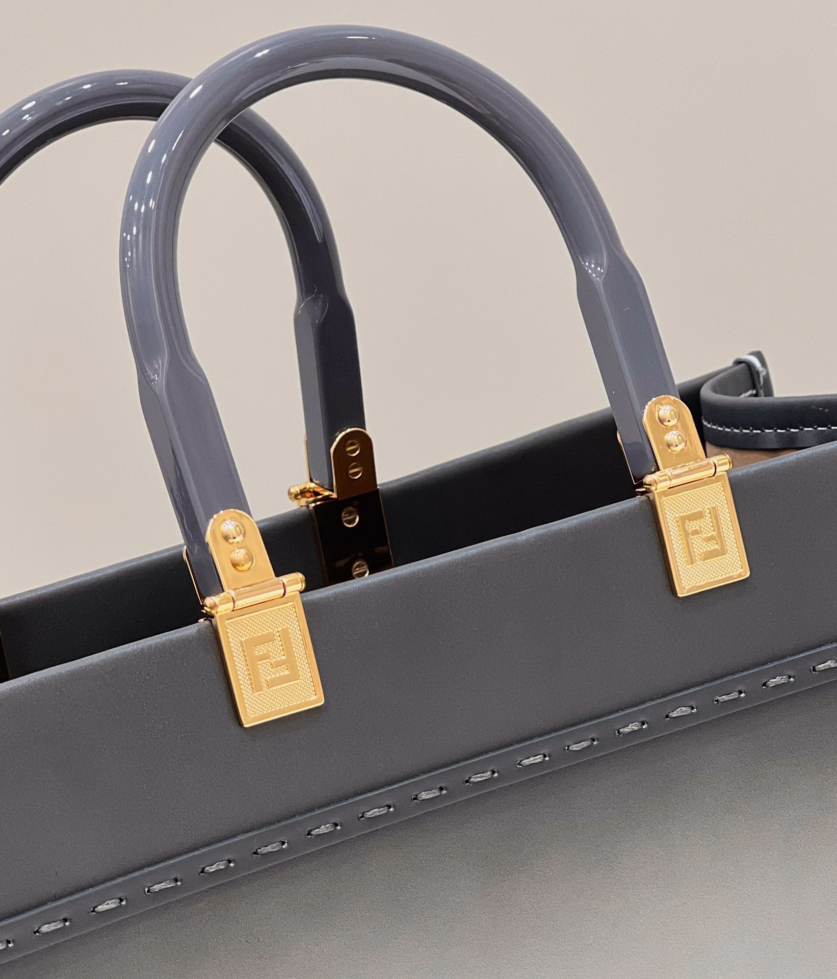 Fendi Peekaboo-Tote Calfskin Handcrafted with Acrylic Handle and Full Steel Hardware Model no: 80009L