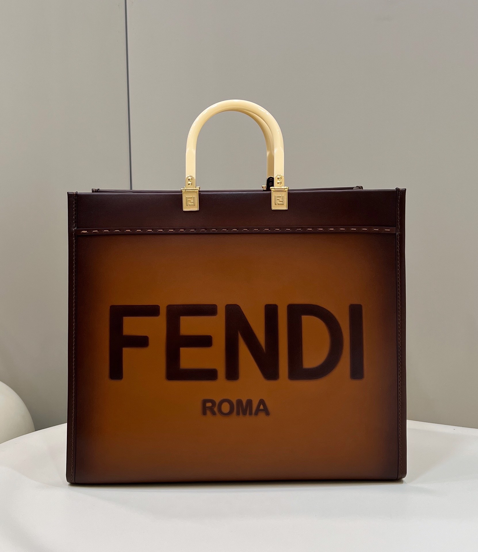 Fendi Peekaboo-Tote Calfskin Handcrafted with Acrylic Handle and Full Steel Hardware Model no: 80009L