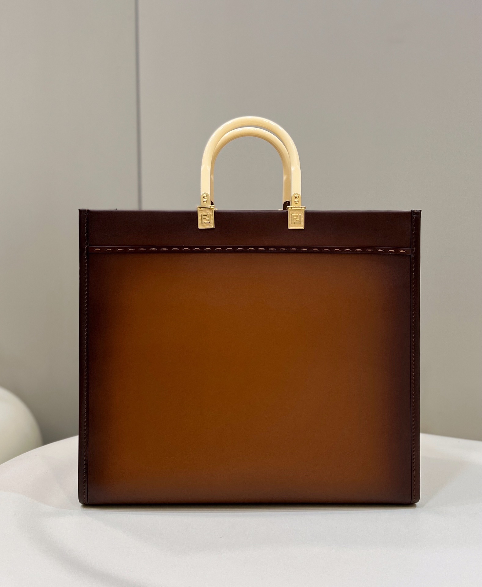 Fendi Peekaboo-Tote Calfskin Handcrafted with Acrylic Handle and Full Steel Hardware Model no: 80009L