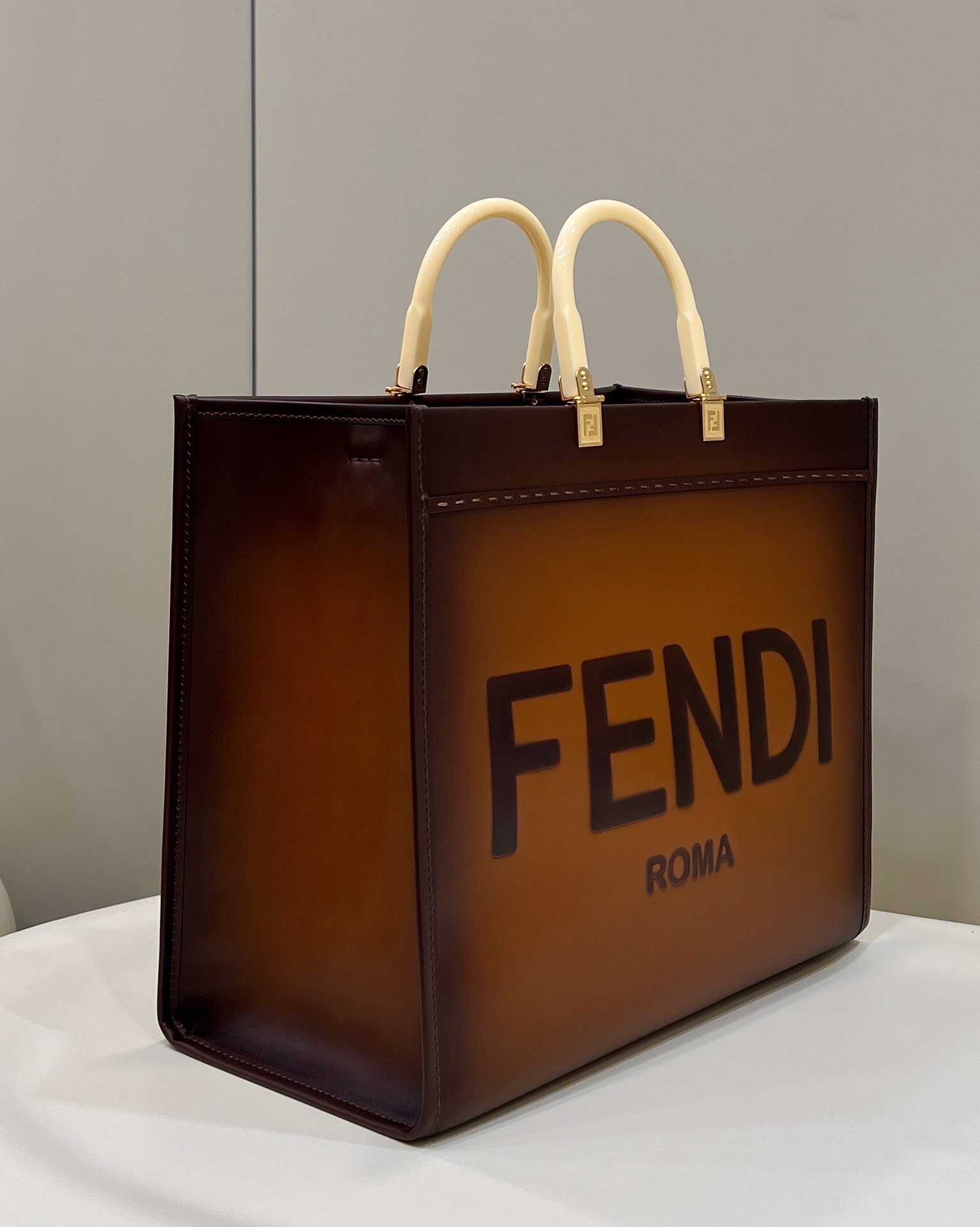 Fendi Peekaboo-Tote Calfskin Handcrafted with Acrylic Handle and Full Steel Hardware Model no: 80009L