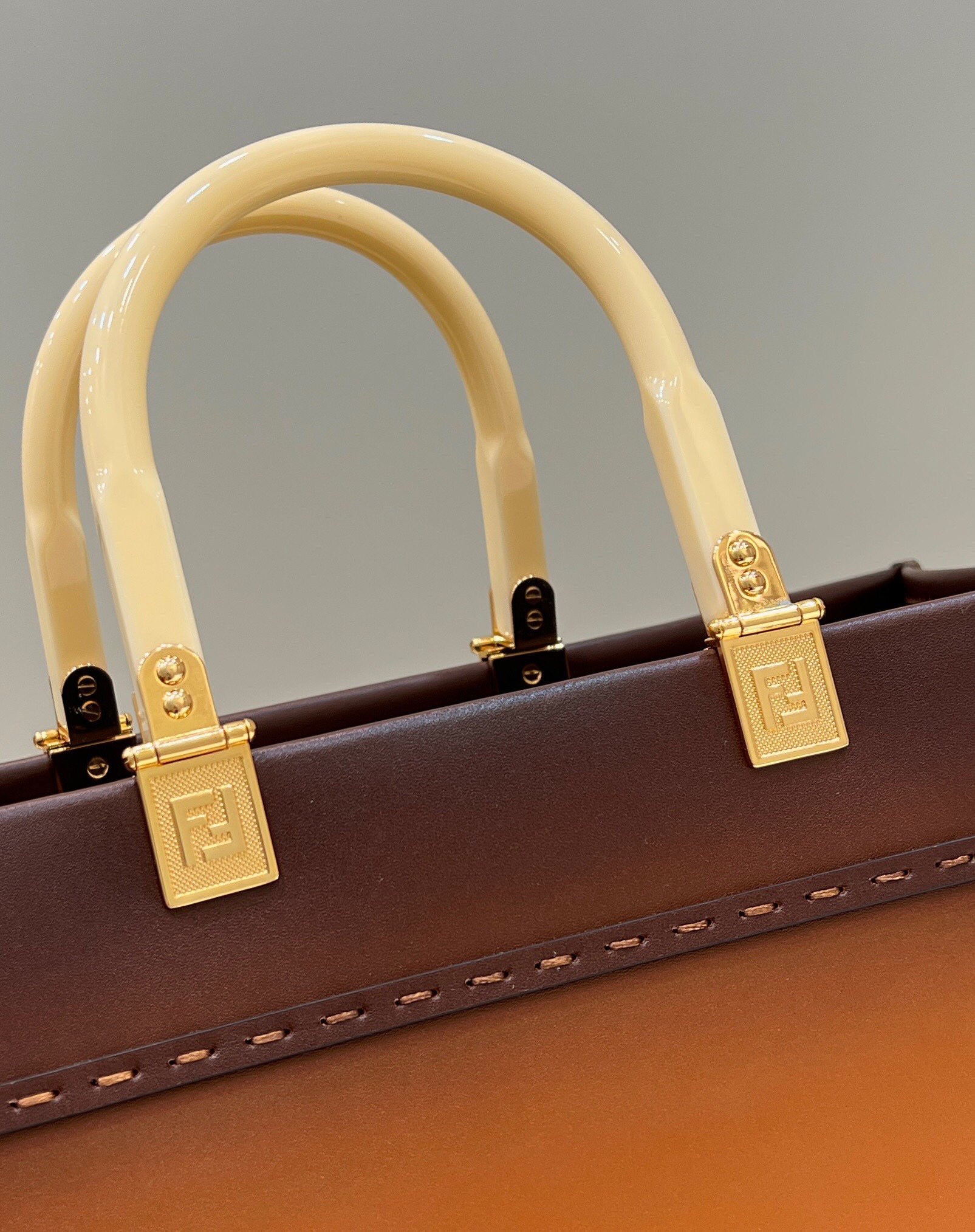 Fendi Peekaboo-Tote Calfskin Handcrafted with Acrylic Handle and Full Steel Hardware Model no: 80009L