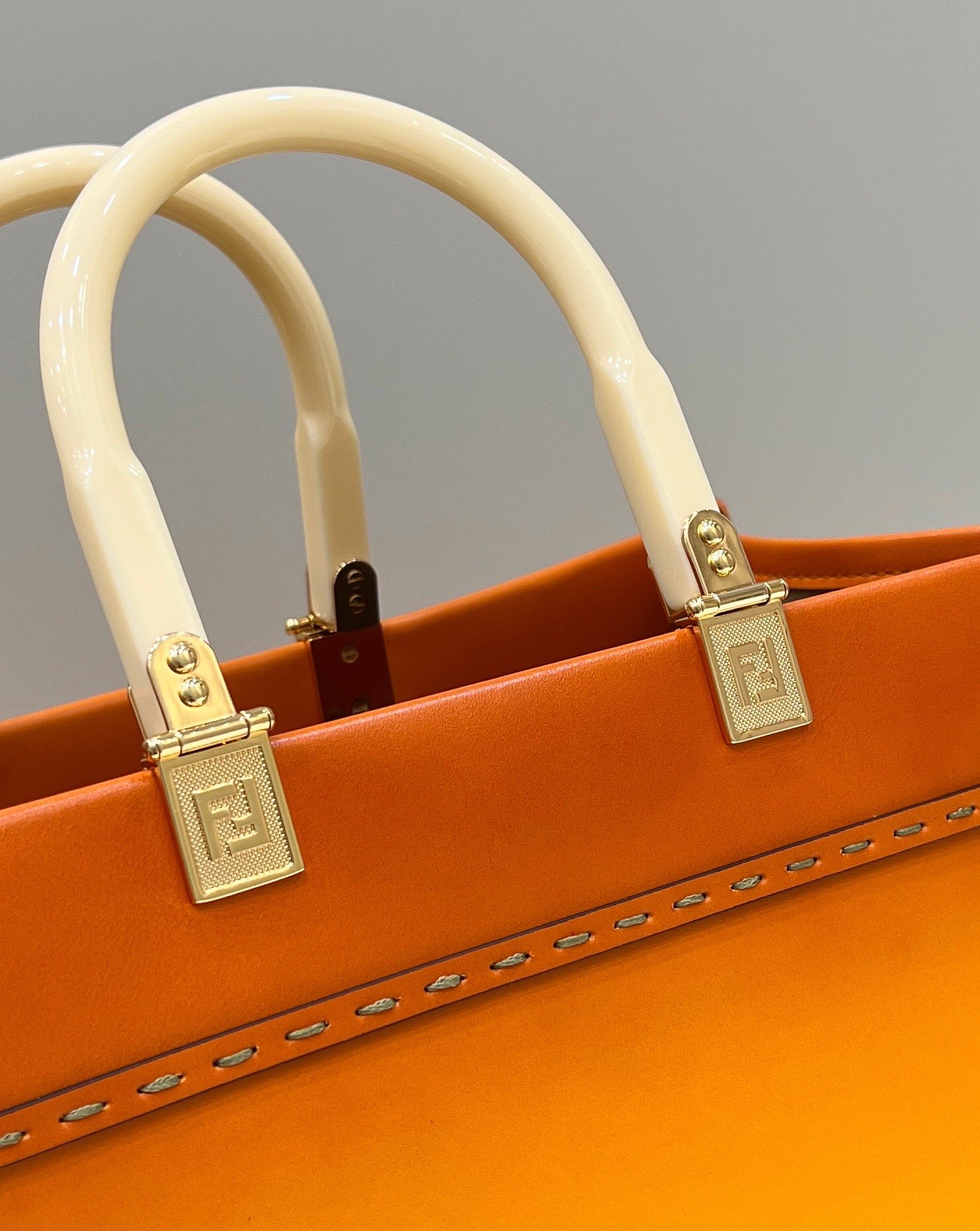 Fendi Peekaboo-Tote Calfskin Handcrafted with Acrylic Handle and Full Steel Hardware Model no: 80009L