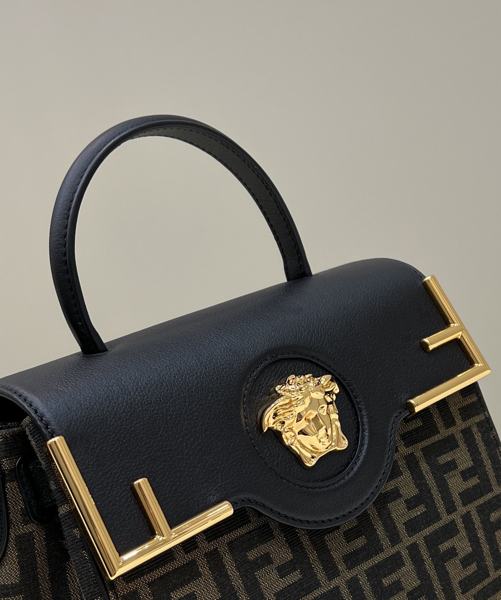 Versace Medusa Handbag Model no:  80088