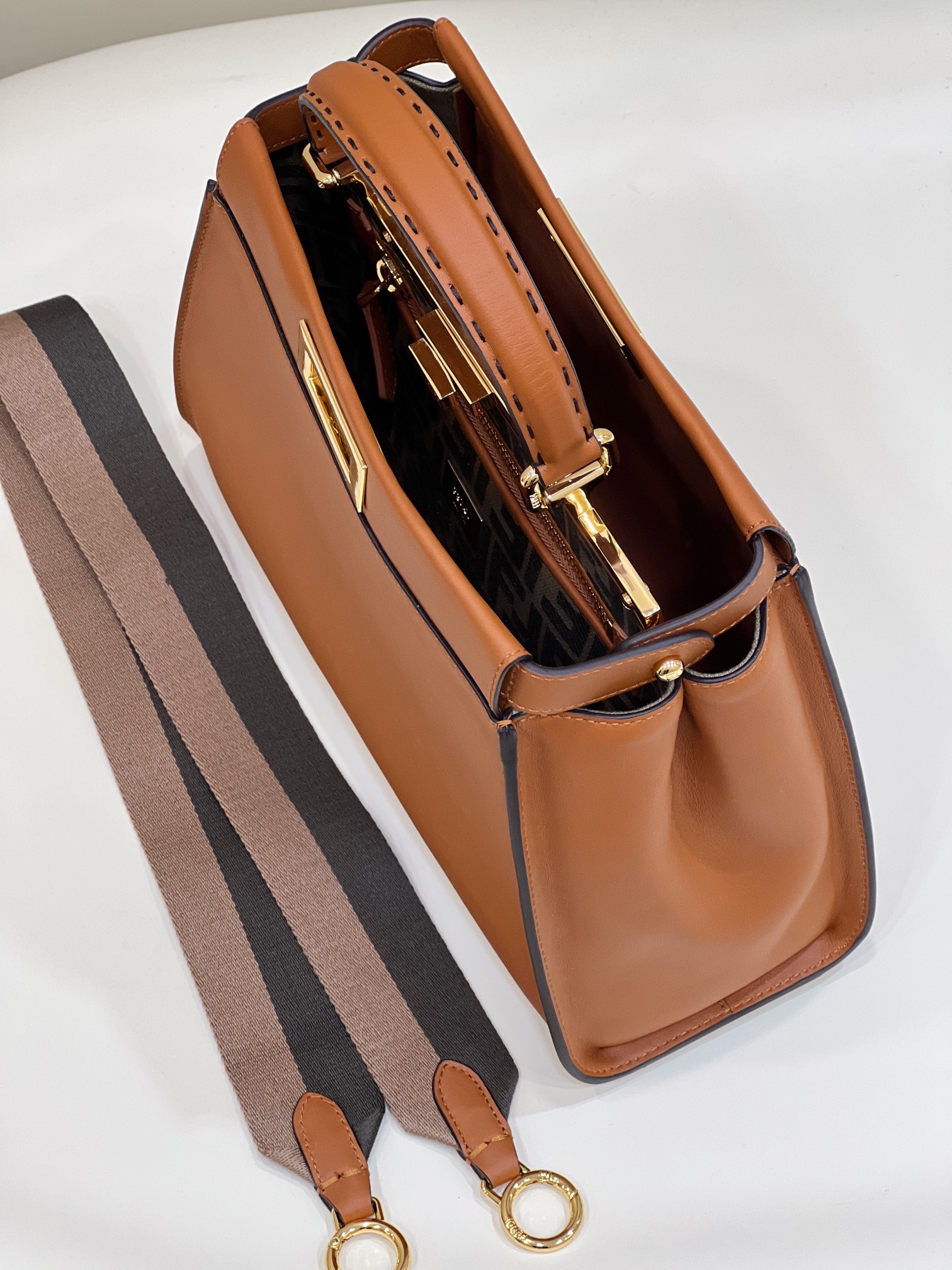 PEEKABOO Classic Edition, Top-Grade Calfskin Model no: 2125