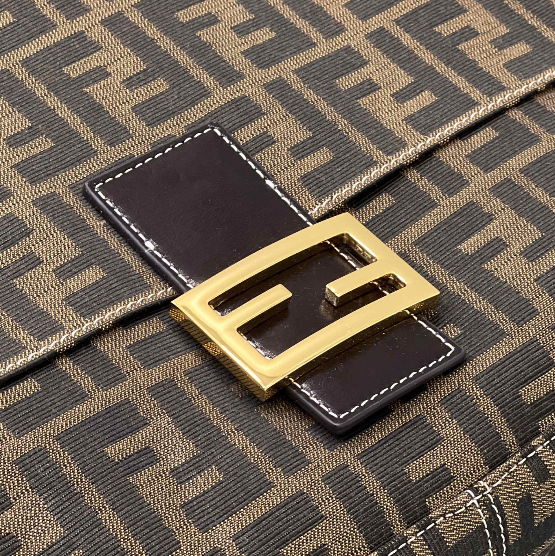 FENDI Vintage Large Capacity FF Underarm Bag Model no: 8329F