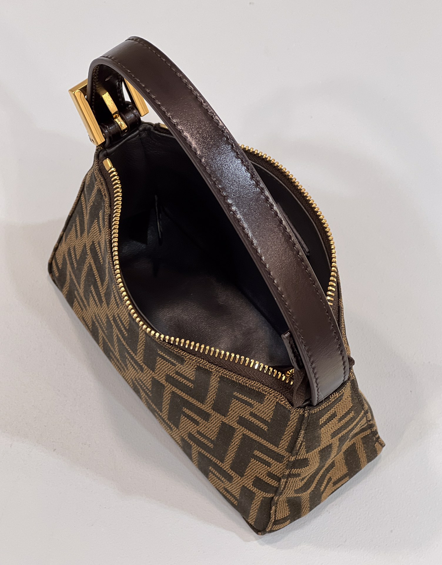 FENDi Vintage FF Underarm Bag, lined with lamb leather Model no: 8299s