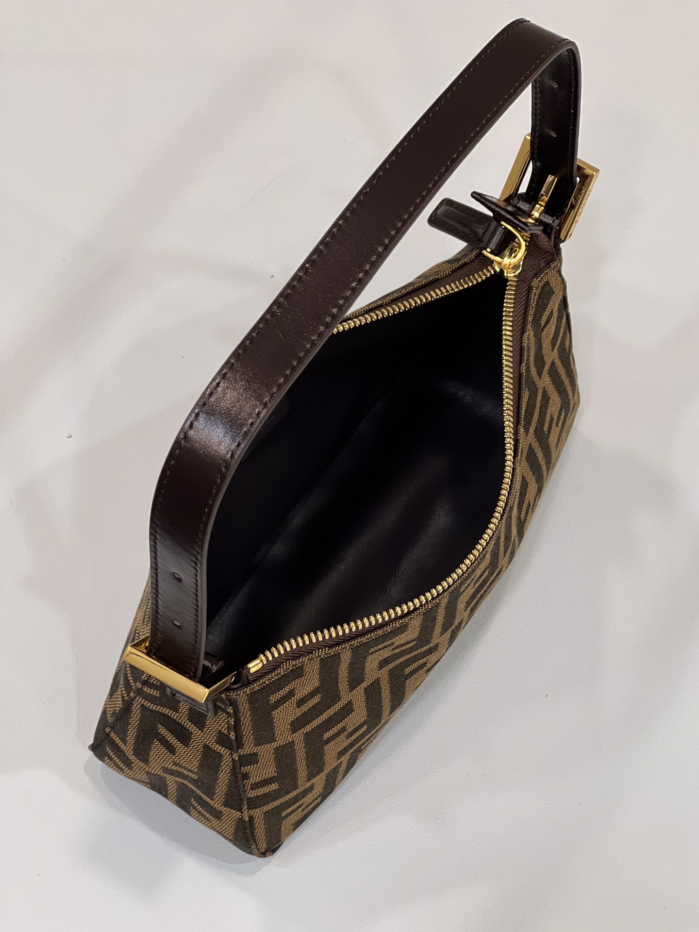 FENDi Vintage FF Underarm Bag, lined with lamb leather Model no: 8299