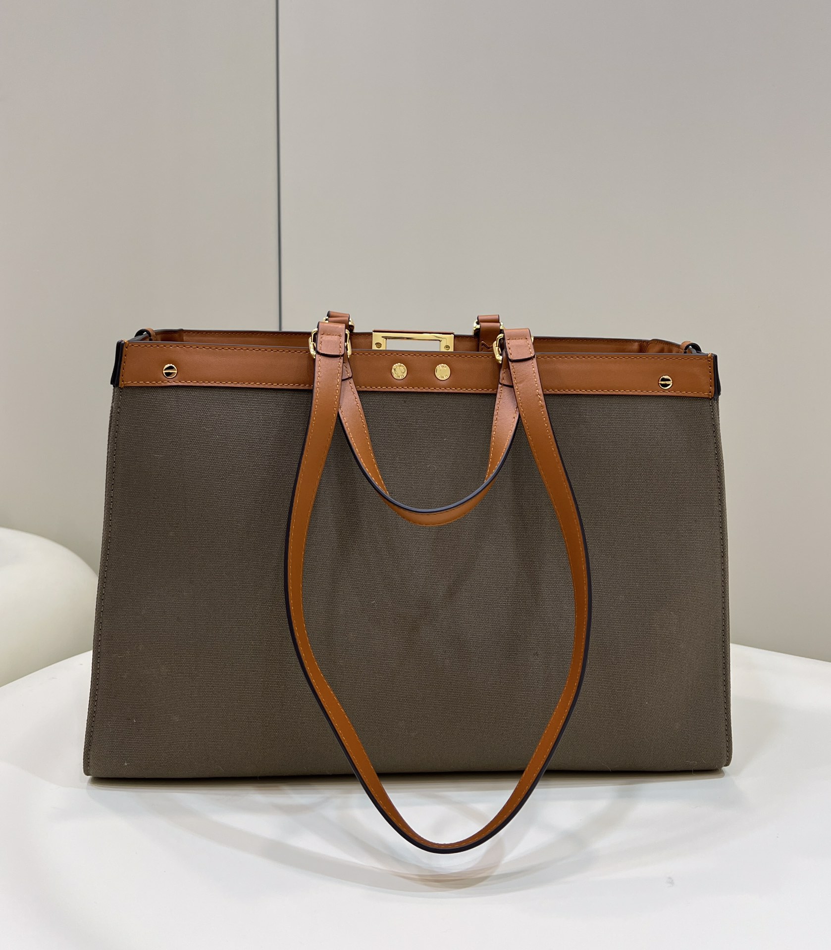 Simple and stylish large bag Model no: 8265