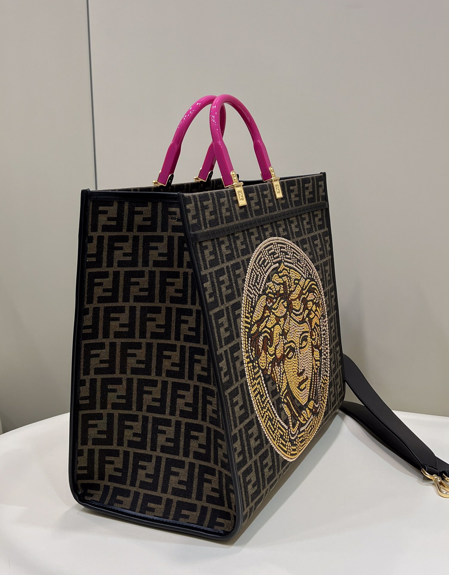 FENDI & VERSACE collaboration, classic vintage logo with Medusa pattern Model no: 8565