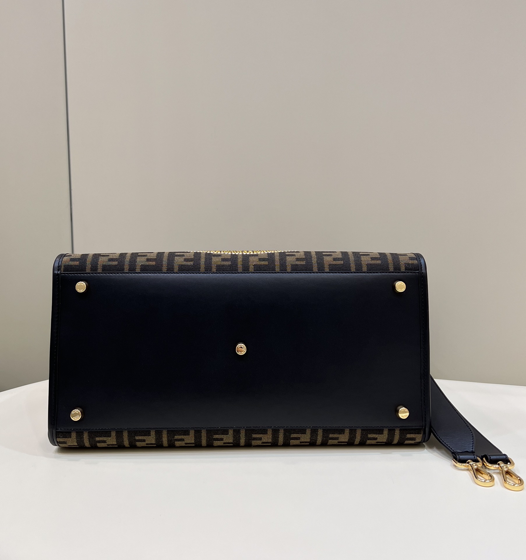 FENDI & VERSACE collaboration, classic vintage logo with Medusa pattern Model no: 8565